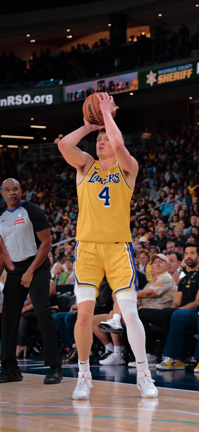 字母哥连续十二场比赛得分超过持续失利，湖人不断突破！